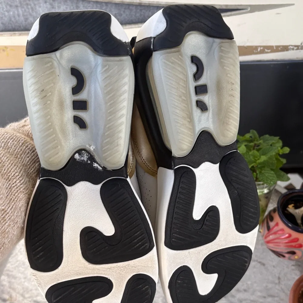 Nike Black and White Athletic Shoes - Picture 8 of 8